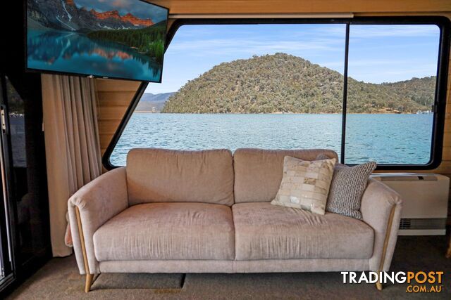 Allure Houseboat Holiday Home on Lake Eildon