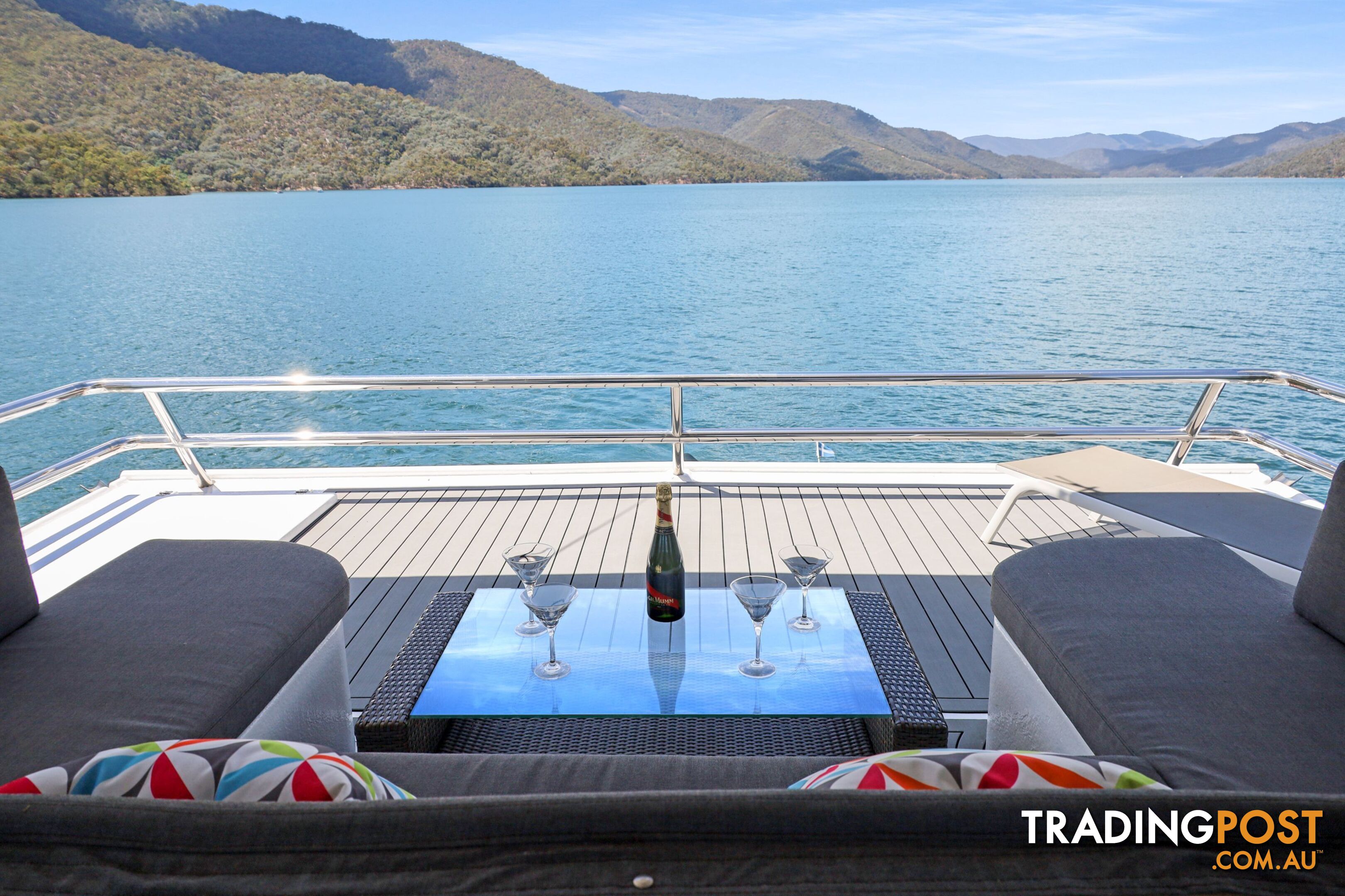 Allure Houseboat Holiday Home on Lake Eildon