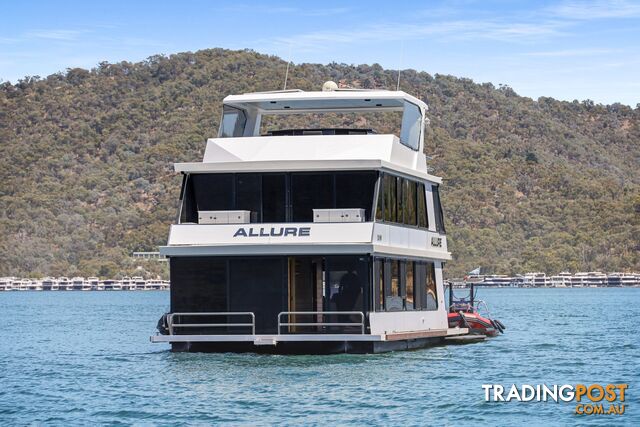 Allure Houseboat Holiday Home on Lake Eildon