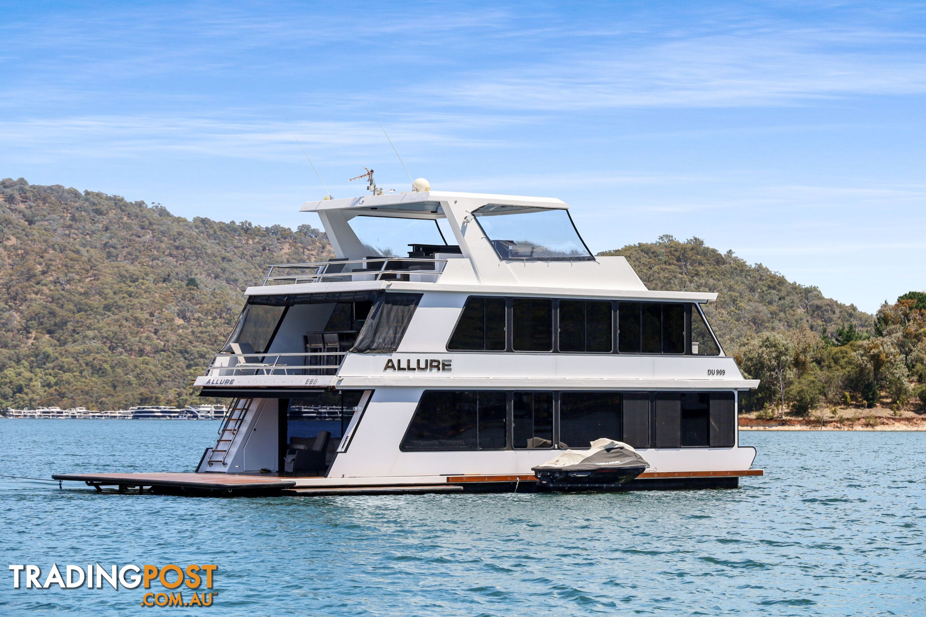 Allure Houseboat Holiday Home on Lake Eildon