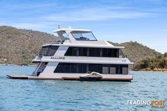 Allure Houseboat Holiday Home on Lake Eildon