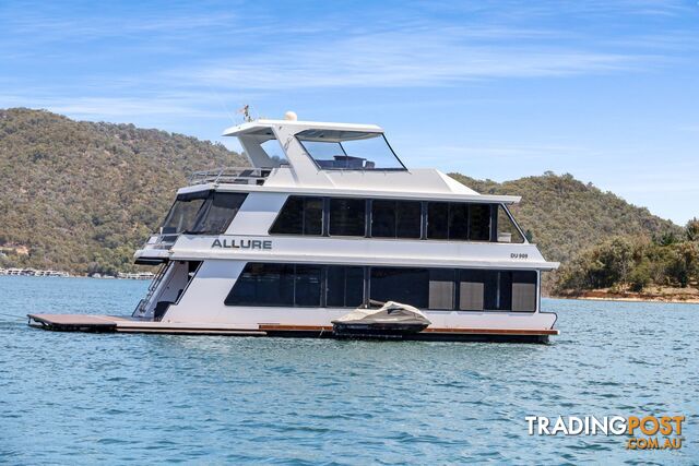 Allure Houseboat Holiday Home on Lake Eildon