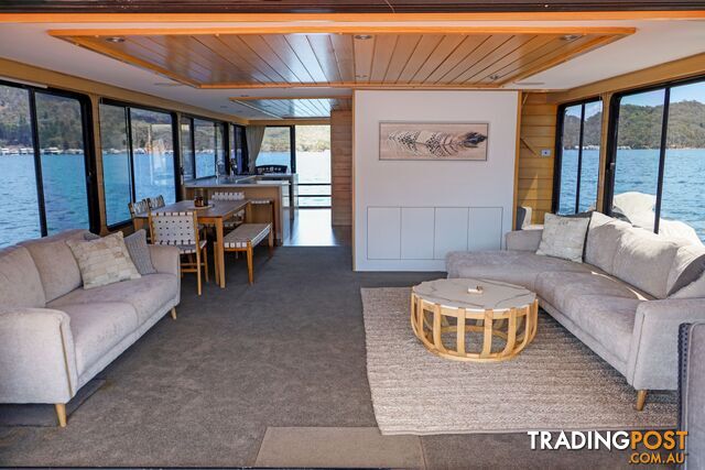 Allure Houseboat Holiday Home on Lake Eildon