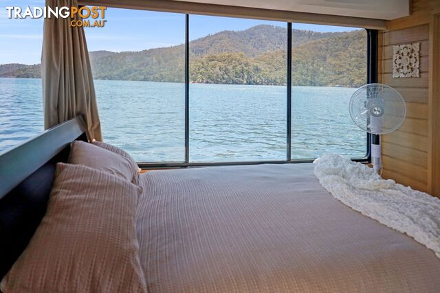 Allure Houseboat Holiday Home on Lake Eildon