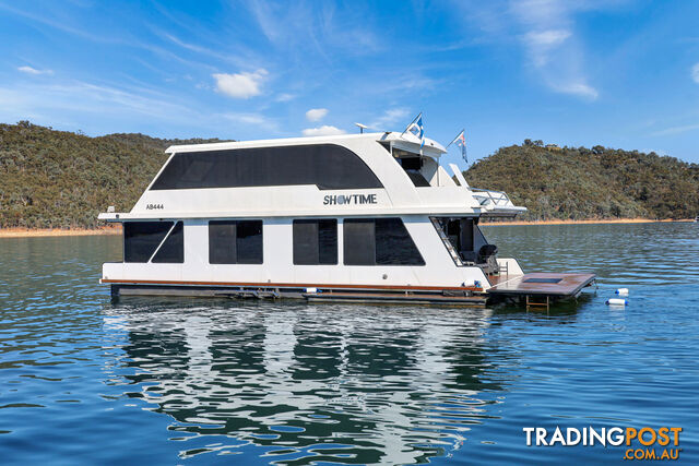 Showtime Houseboat Holiday Home on Lake Eildon