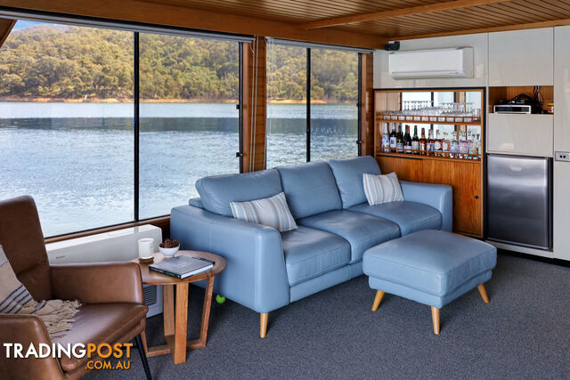 Showtime Houseboat Holiday Home on Lake Eildon