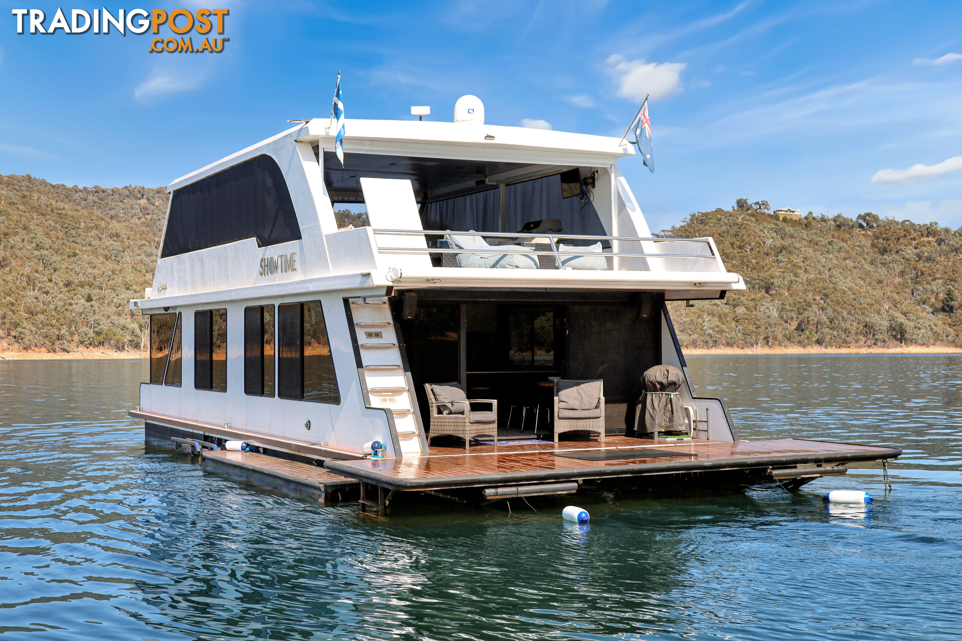 Showtime Houseboat Holiday Home on Lake Eildon