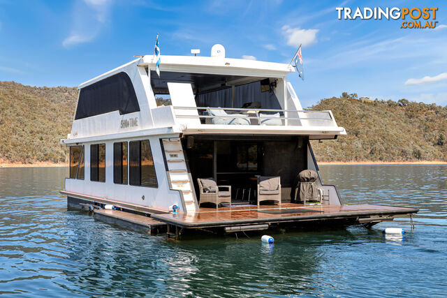 Showtime Houseboat Holiday Home on Lake Eildon