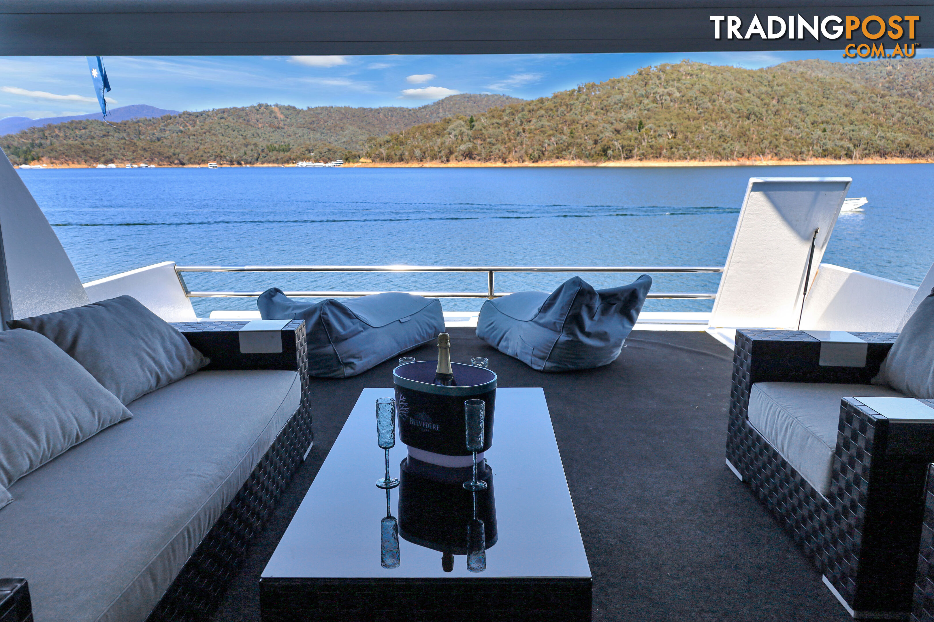 Showtime Houseboat Holiday Home on Lake Eildon