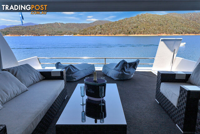 Showtime Houseboat Holiday Home on Lake Eildon