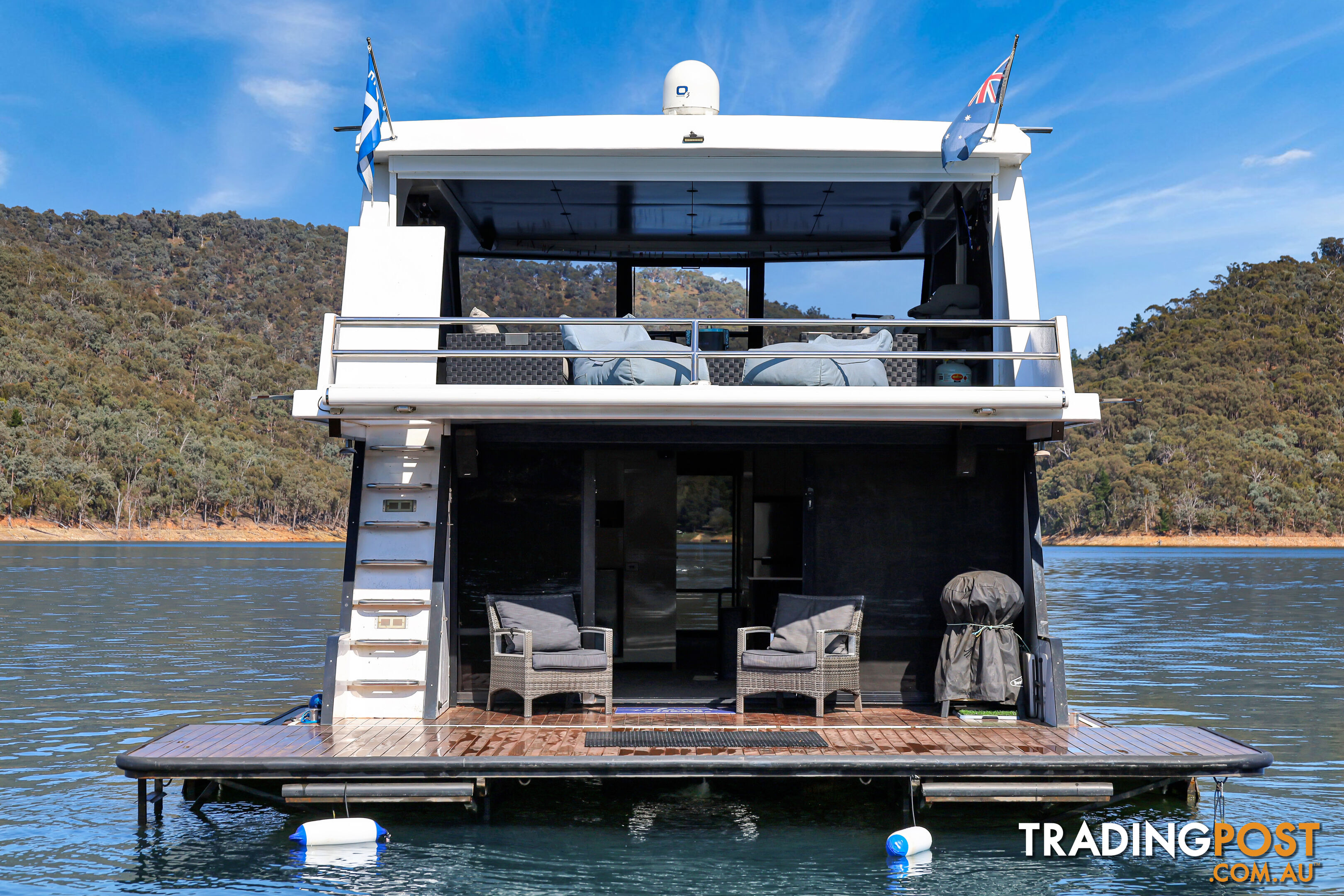 Showtime Houseboat Holiday Home on Lake Eildon