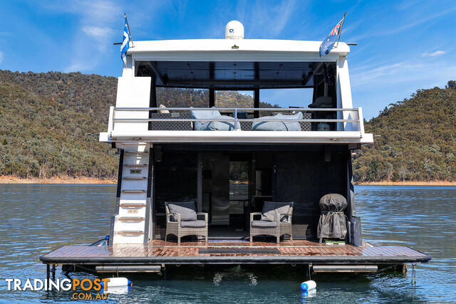 Showtime Houseboat Holiday Home on Lake Eildon