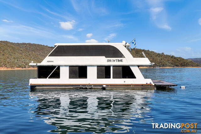 Showtime Houseboat Holiday Home on Lake Eildon