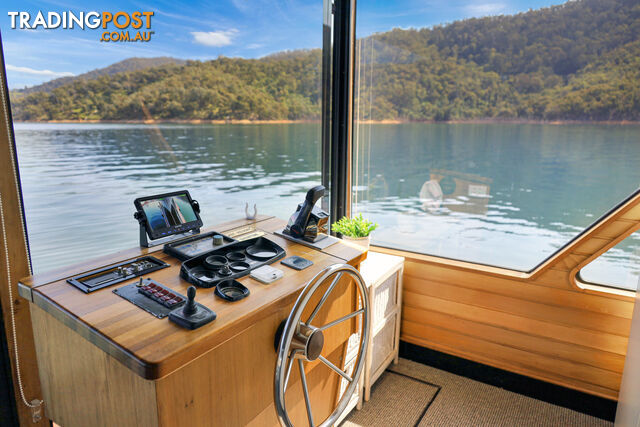 Showtime Houseboat Holiday Home on Lake Eildon