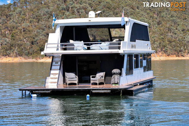 Showtime Houseboat Holiday Home on Lake Eildon