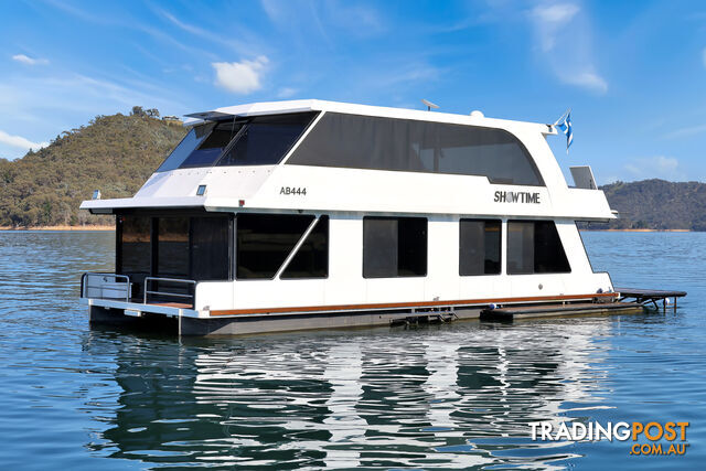 Showtime Houseboat Holiday Home on Lake Eildon