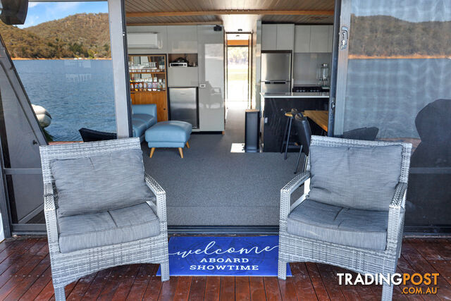 Showtime Houseboat Holiday Home on Lake Eildon