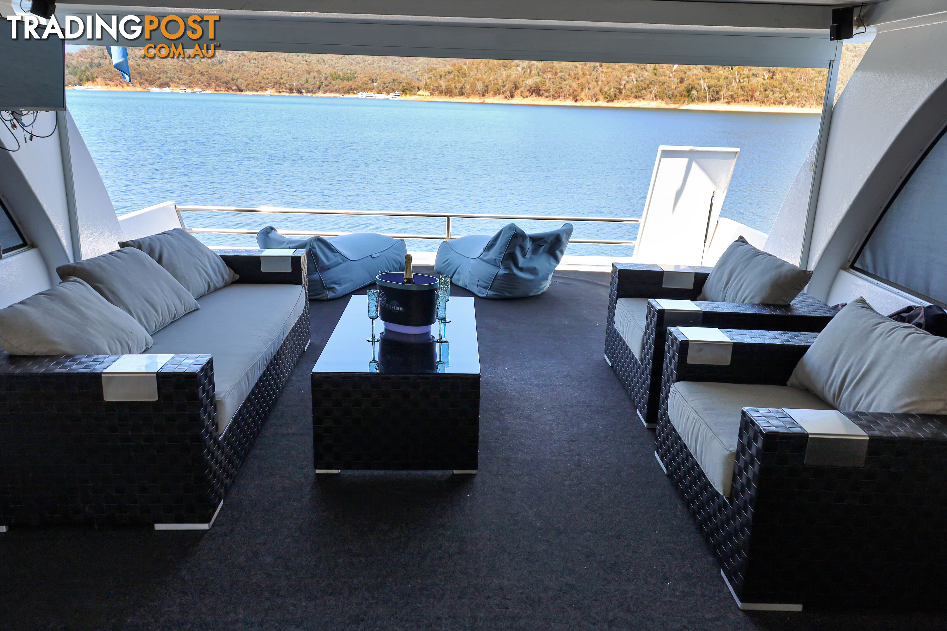 Showtime Houseboat Holiday Home on Lake Eildon