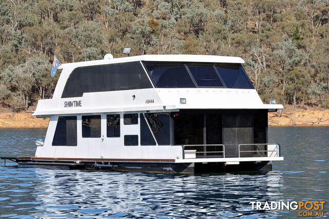 Showtime Houseboat Holiday Home on Lake Eildon