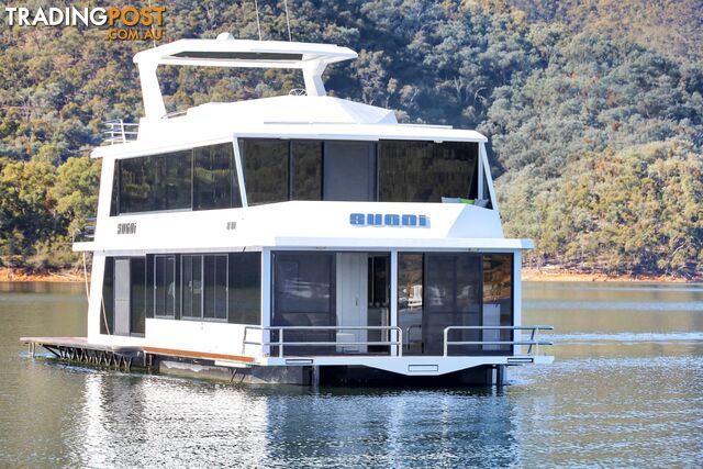 Sugoi Houseboat Holiday Home on Lake Eildon