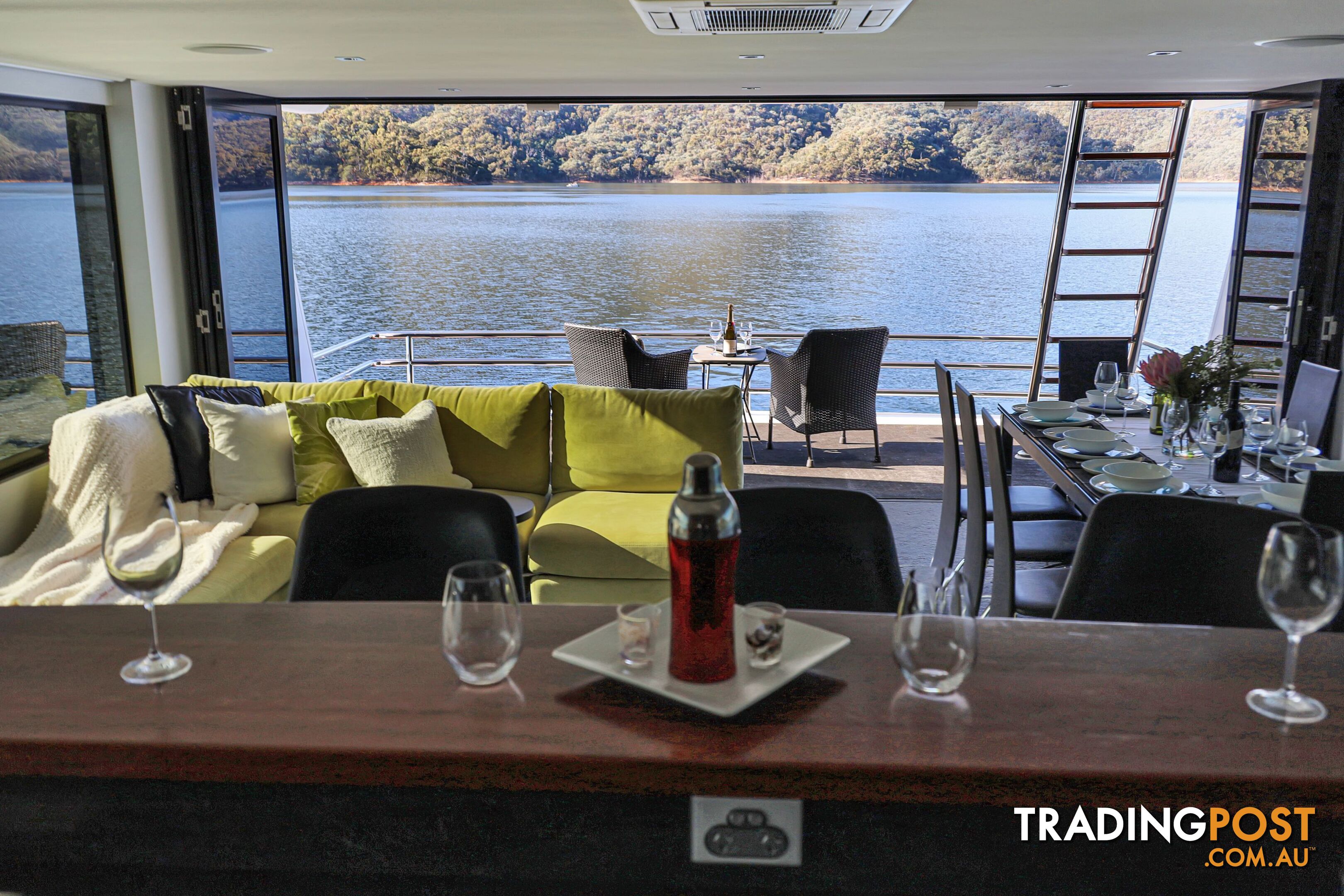 Sugoi Houseboat Holiday Home on Lake Eildon