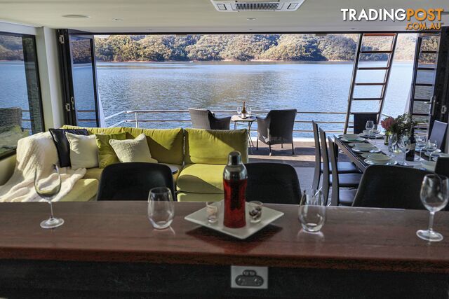 Sugoi Houseboat Holiday Home on Lake Eildon