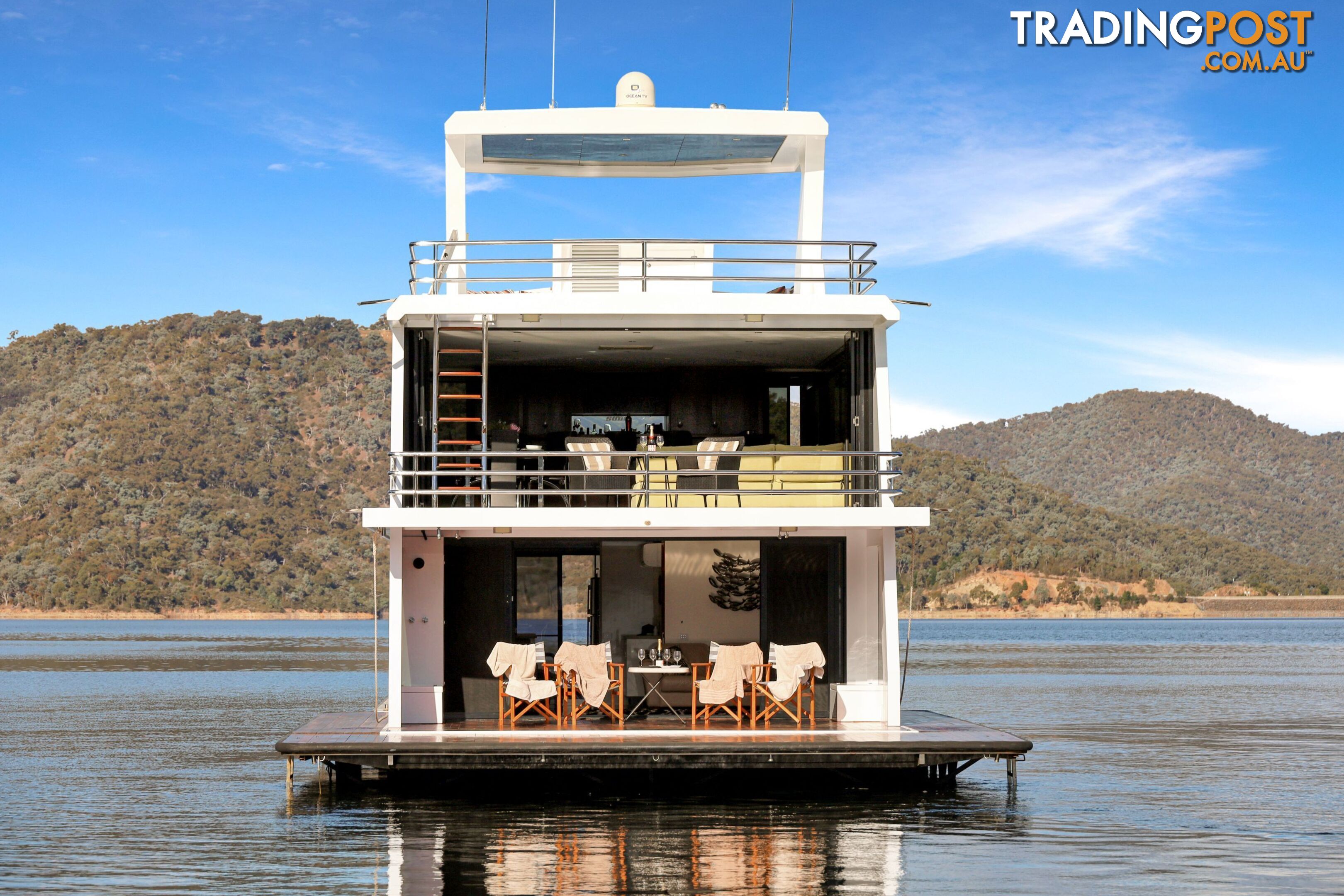 Sugoi Houseboat Holiday Home on Lake Eildon