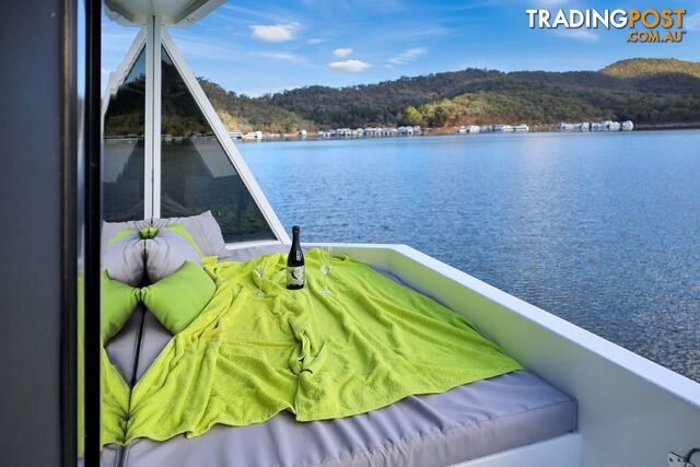 Sugoi Houseboat Holiday Home on Lake Eildon