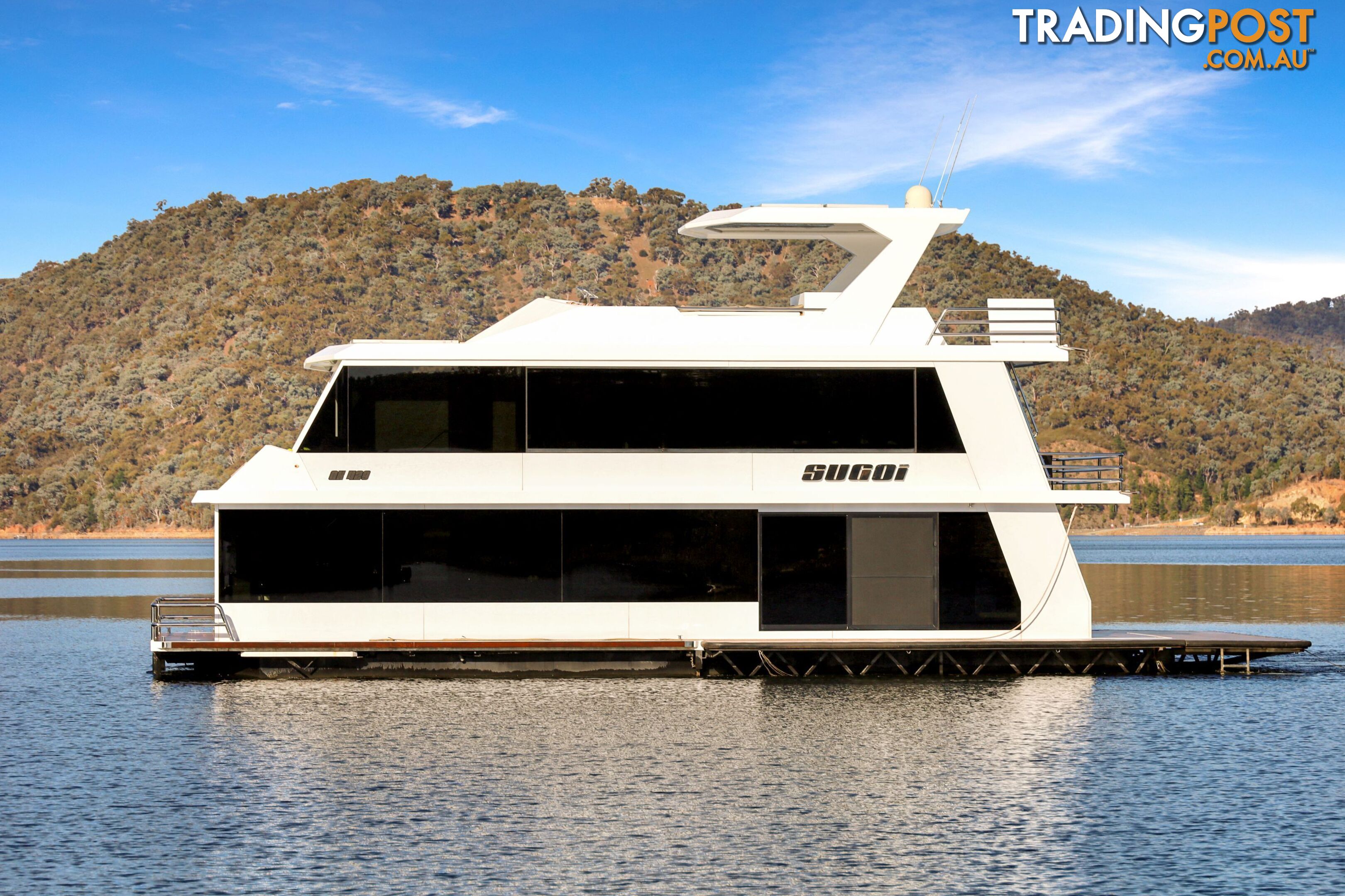 Sugoi Houseboat Holiday Home on Lake Eildon