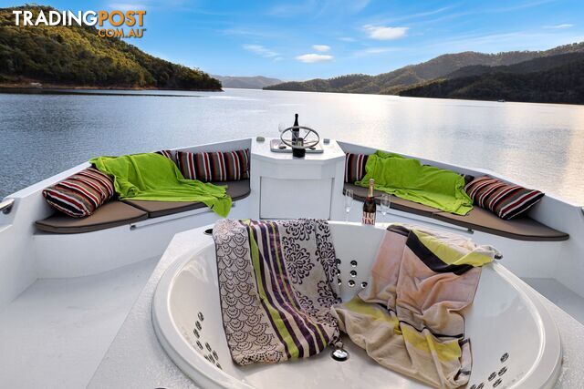 Sugoi Houseboat Holiday Home on Lake Eildon