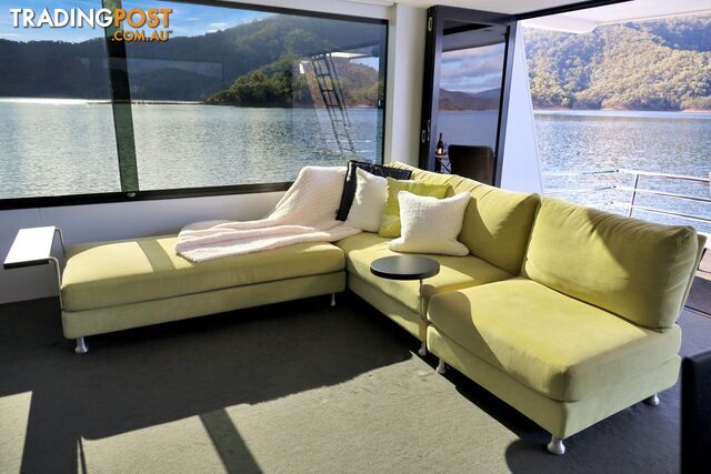 Sugoi Houseboat Holiday Home on Lake Eildon