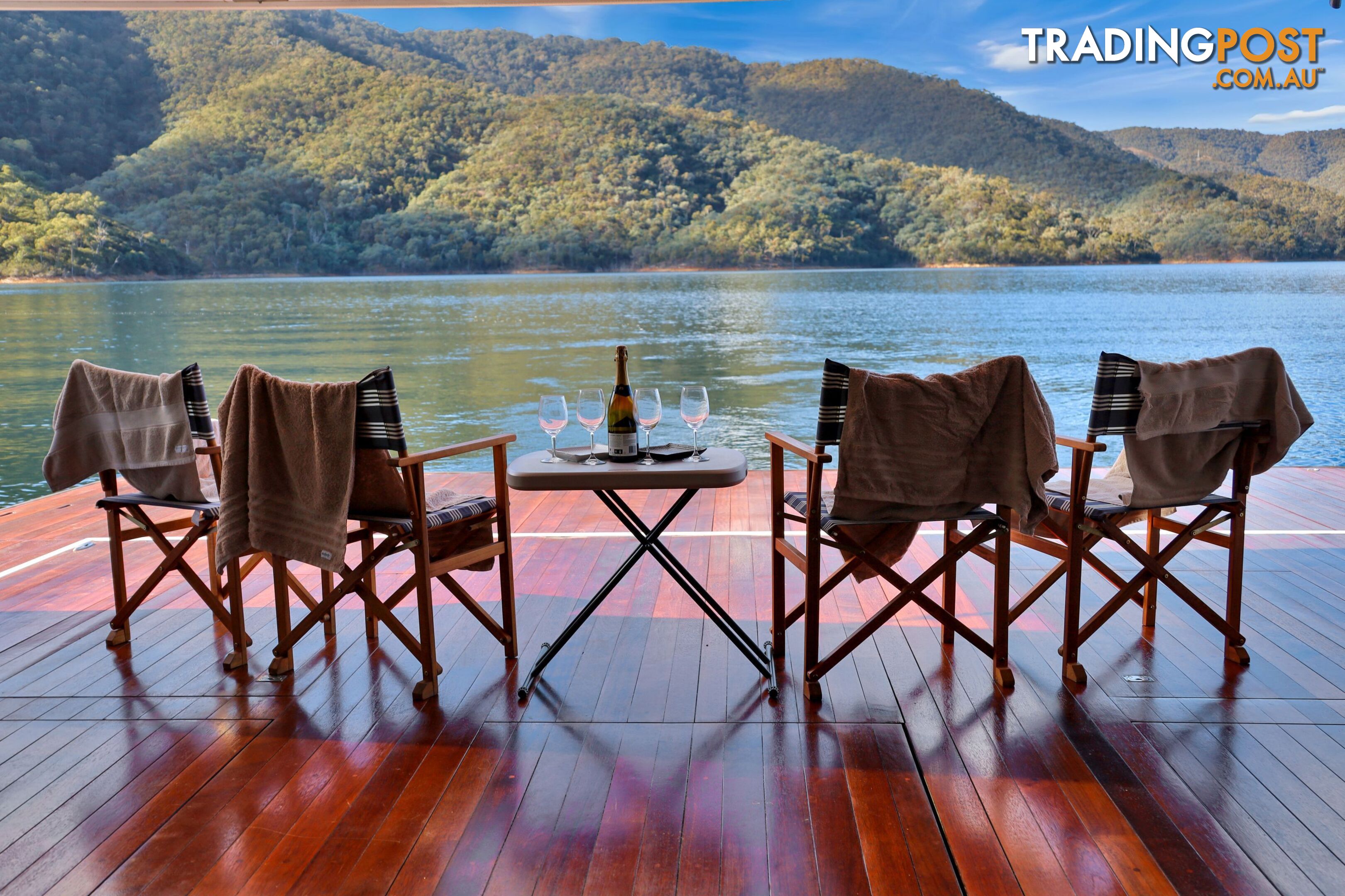 Sugoi Houseboat Holiday Home on Lake Eildon