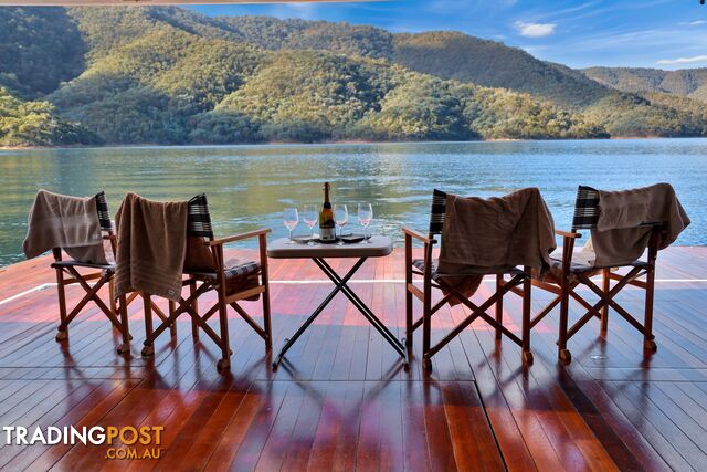 Sugoi Houseboat Holiday Home on Lake Eildon