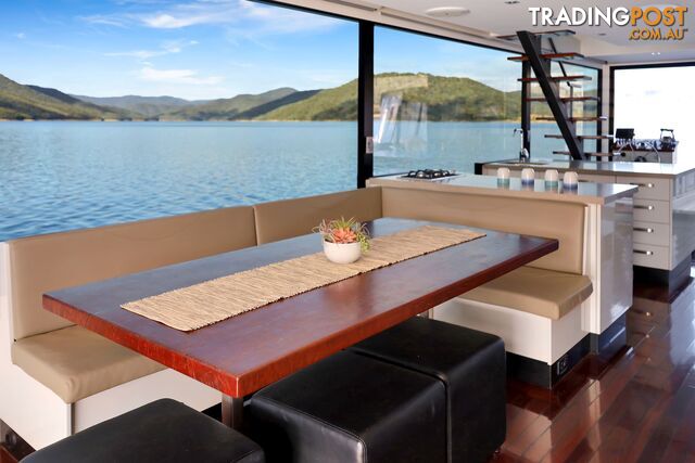 Sugoi Houseboat Holiday Home on Lake Eildon