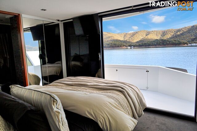 Sugoi Houseboat Holiday Home on Lake Eildon