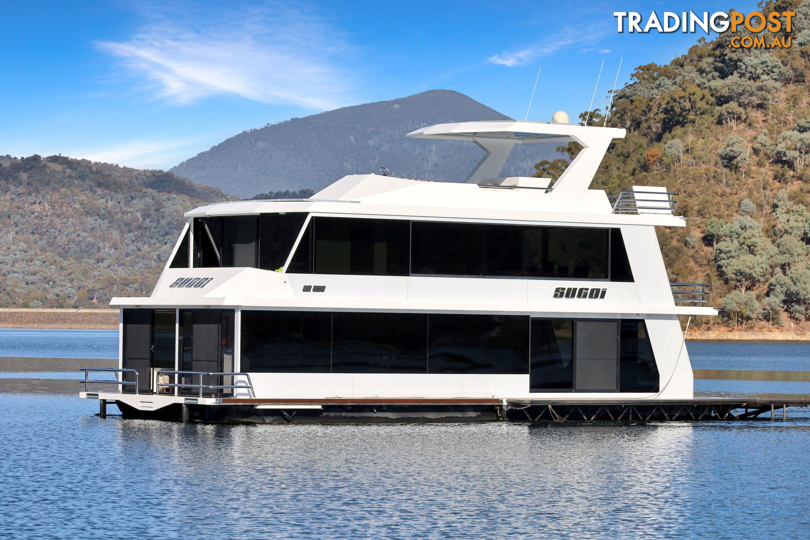 Sugoi Houseboat Holiday Home on Lake Eildon