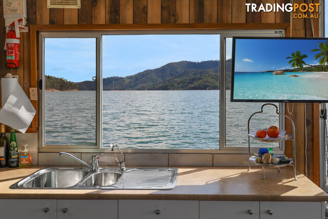 Getaway Houseboat Holiday Home on Lake Eildon