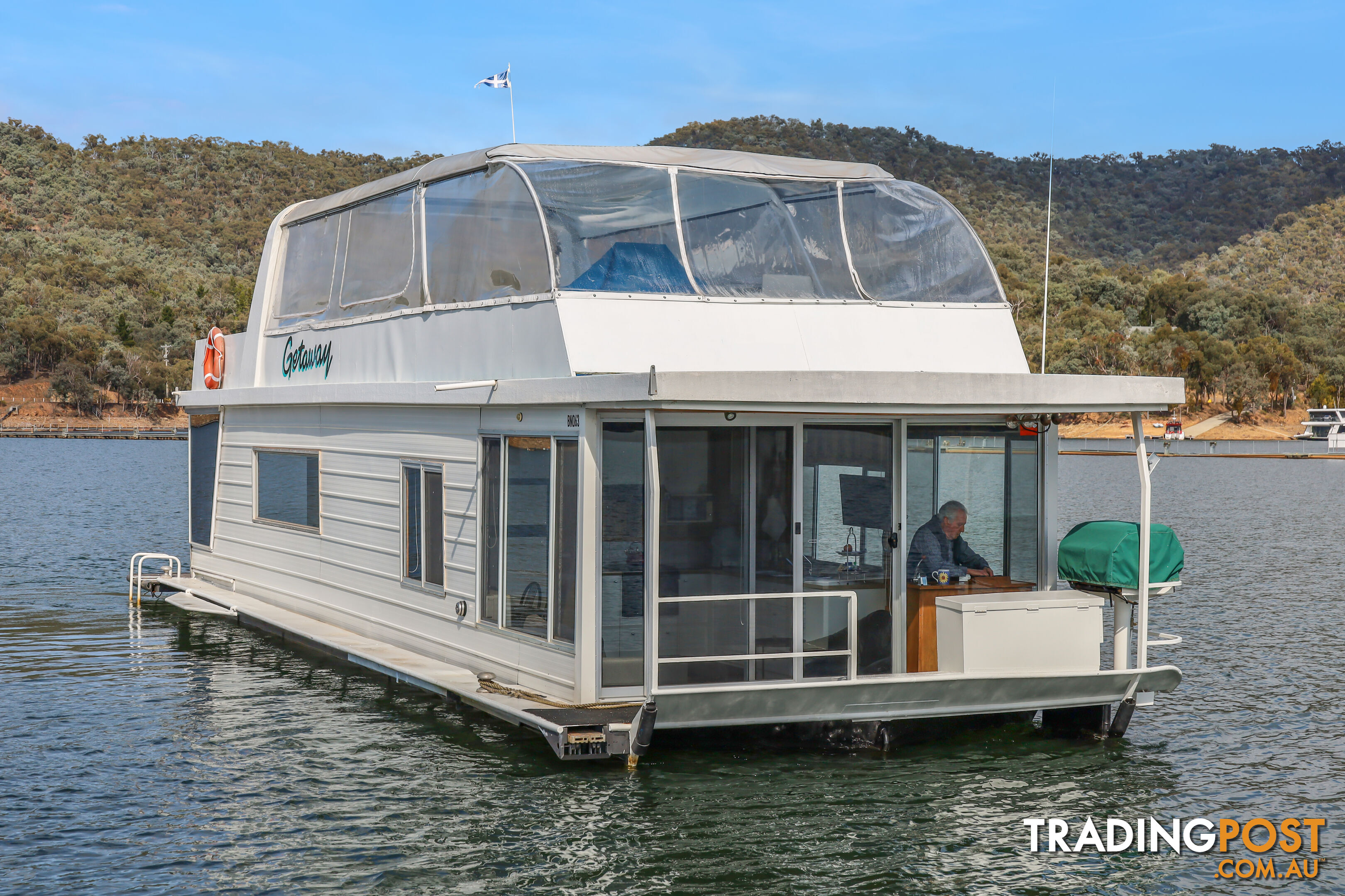 Getaway Houseboat Holiday Home on Lake Eildon