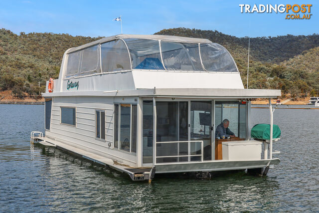 Getaway Houseboat Holiday Home on Lake Eildon