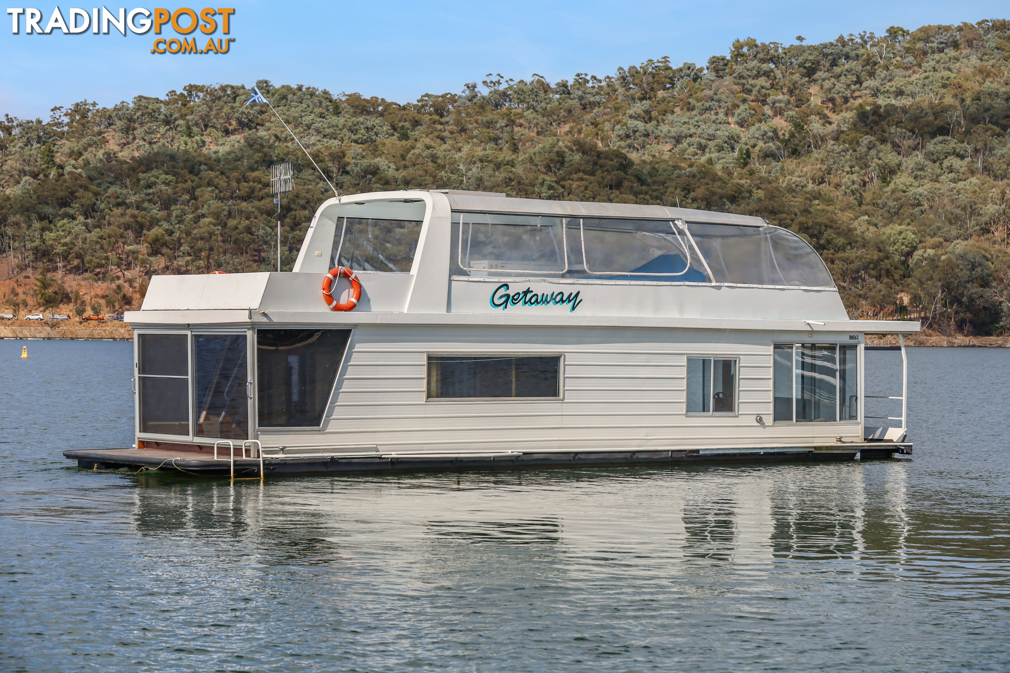 Getaway Houseboat Holiday Home on Lake Eildon