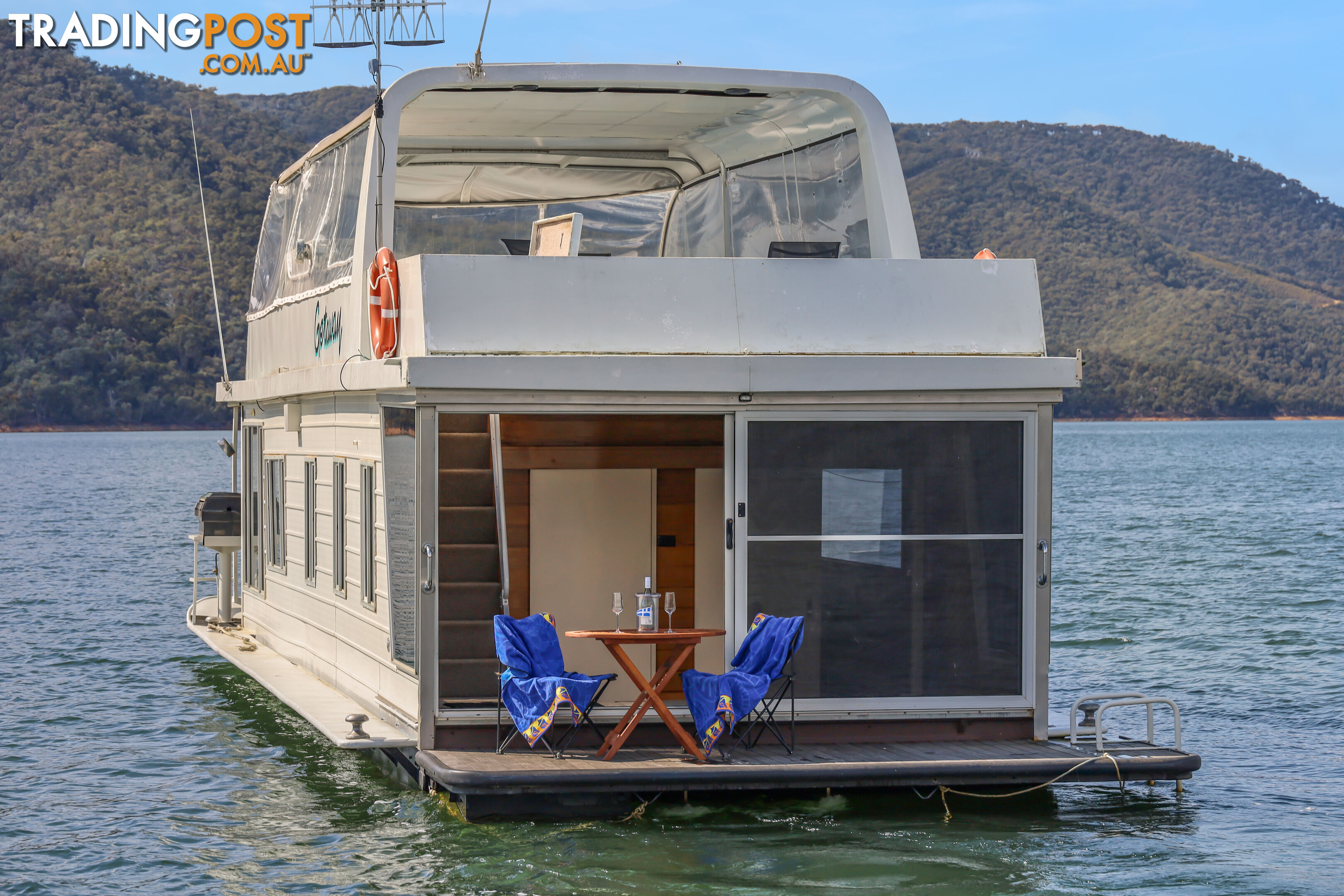 Getaway Houseboat Holiday Home on Lake Eildon