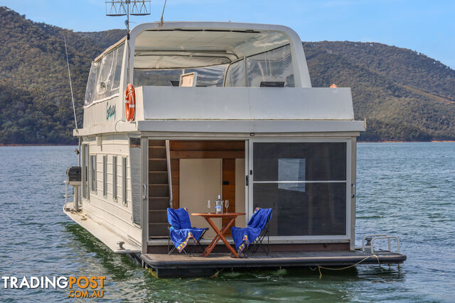 Getaway Houseboat Holiday Home on Lake Eildon