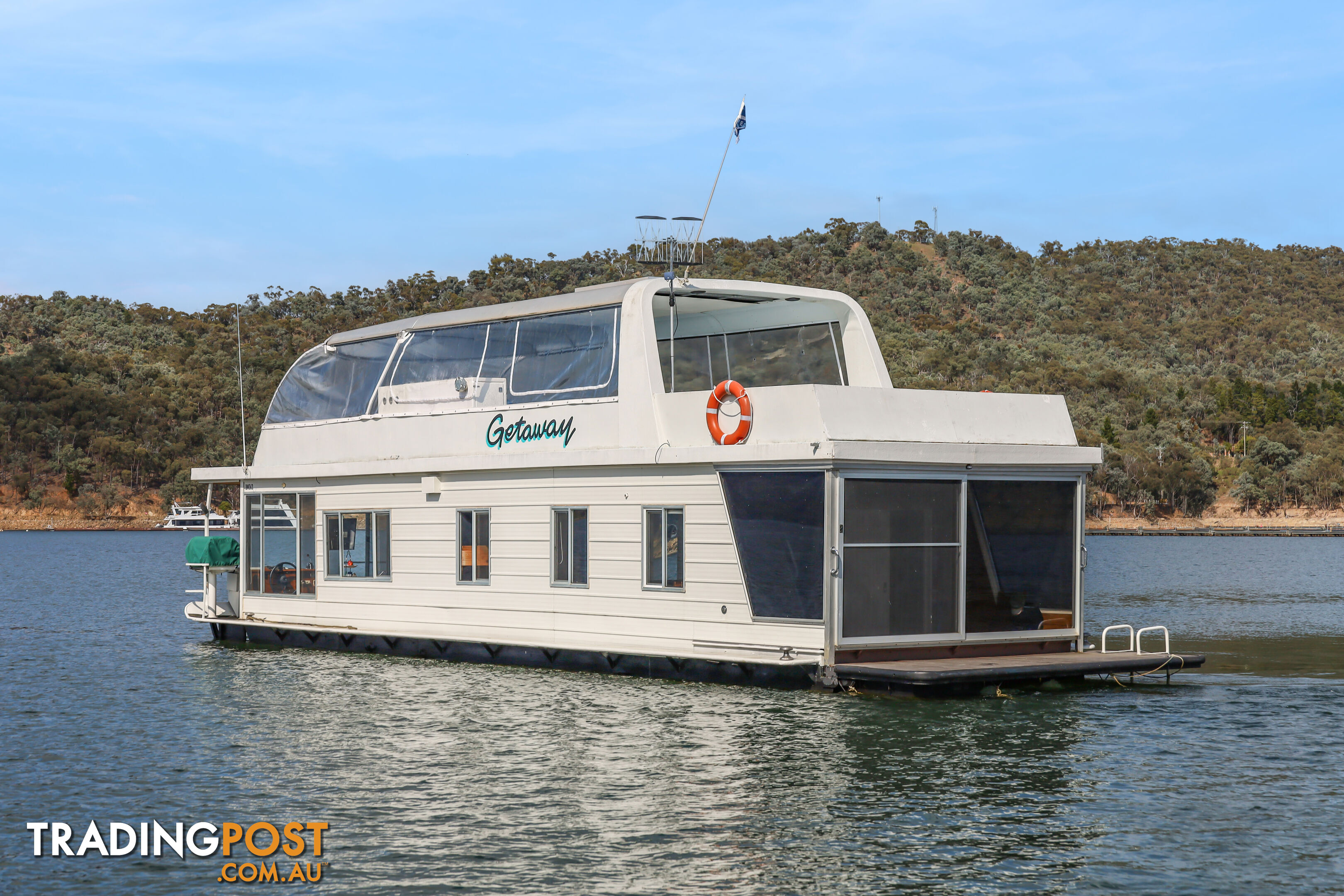 Getaway Houseboat Holiday Home on Lake Eildon