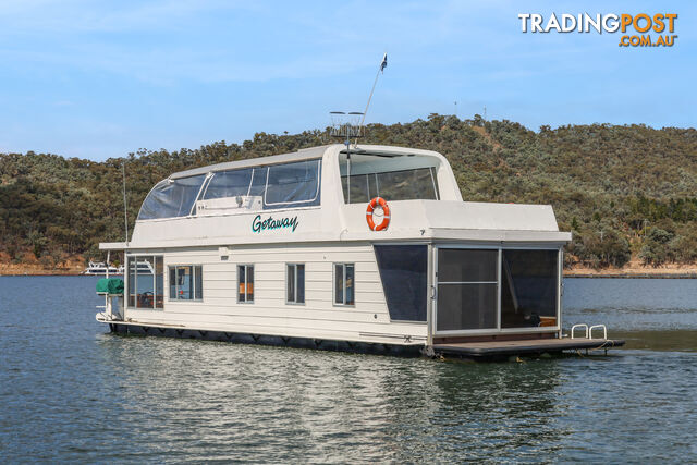 Getaway Houseboat Holiday Home on Lake Eildon