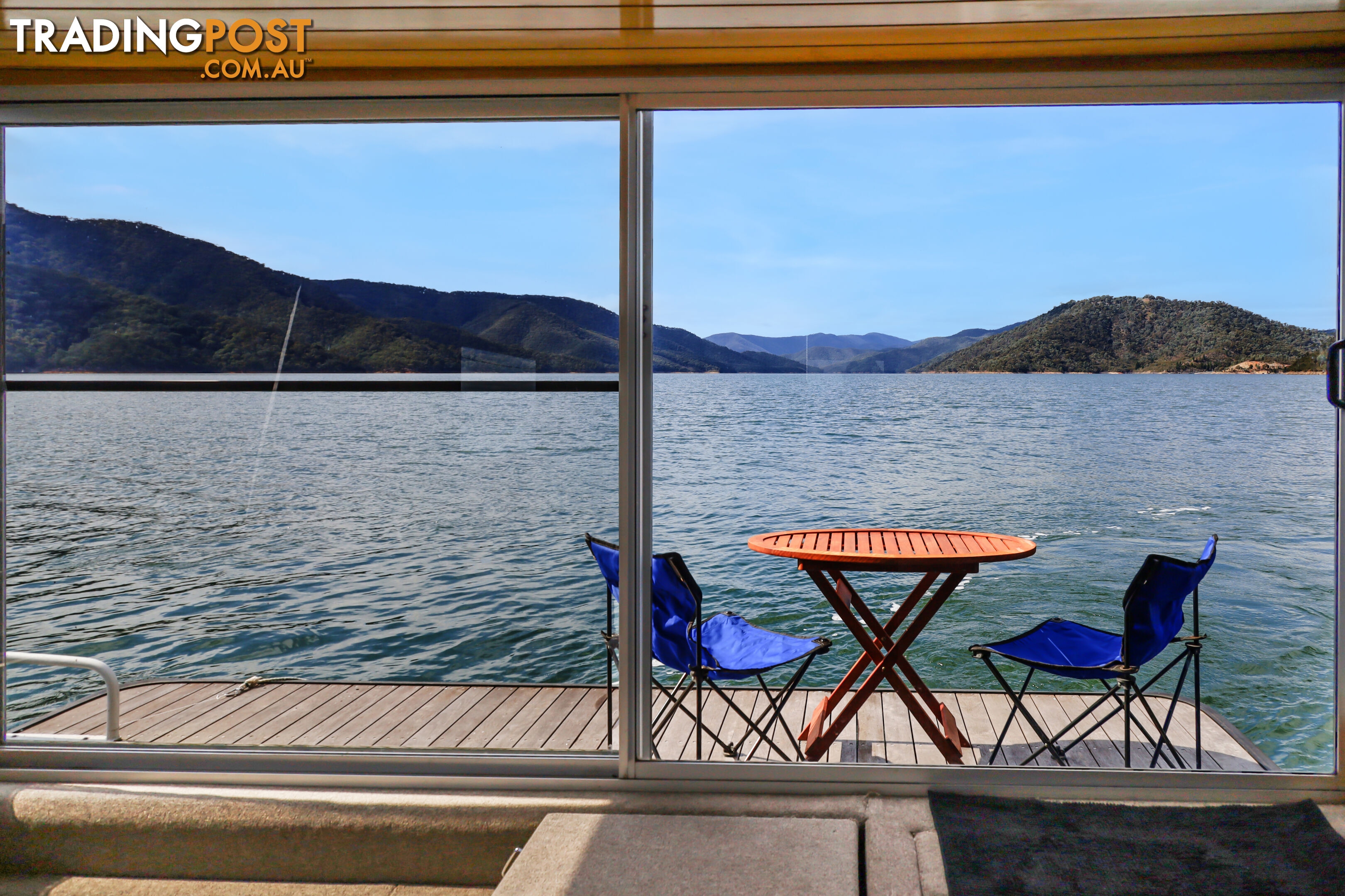 Getaway Houseboat Holiday Home on Lake Eildon