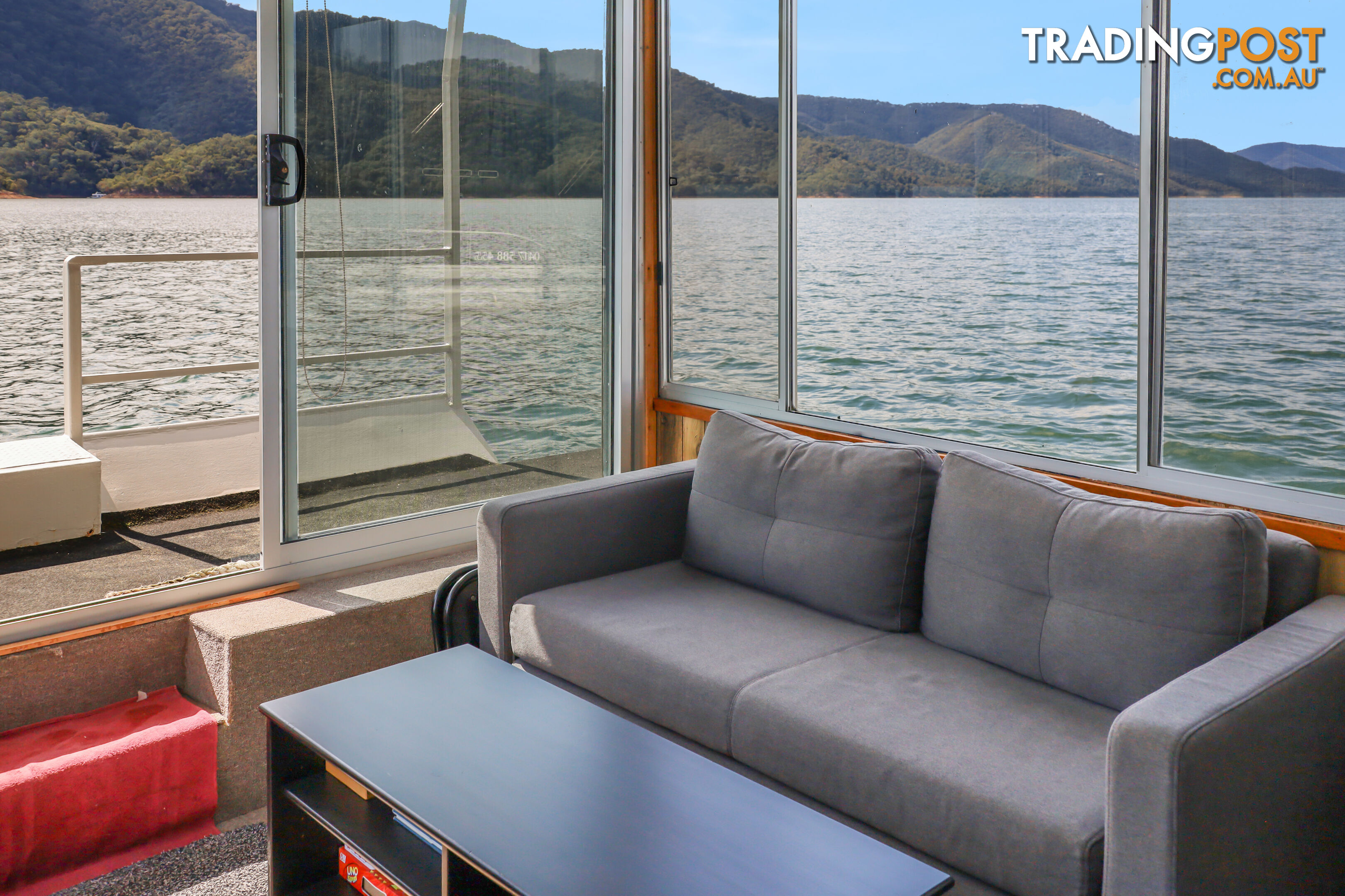 Getaway Houseboat Holiday Home on Lake Eildon