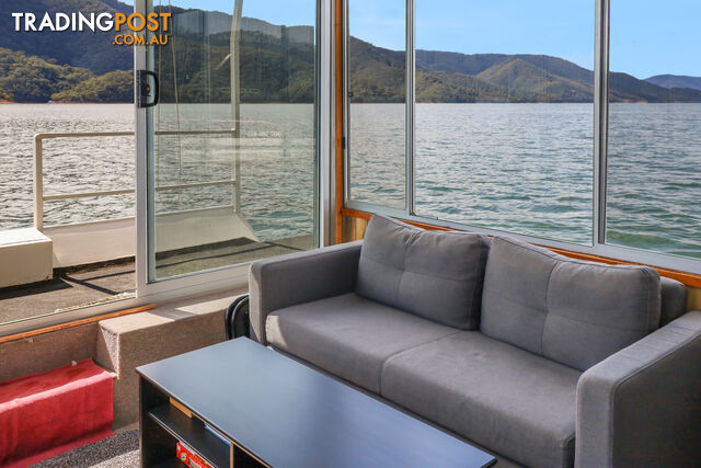 Getaway Houseboat Holiday Home on Lake Eildon