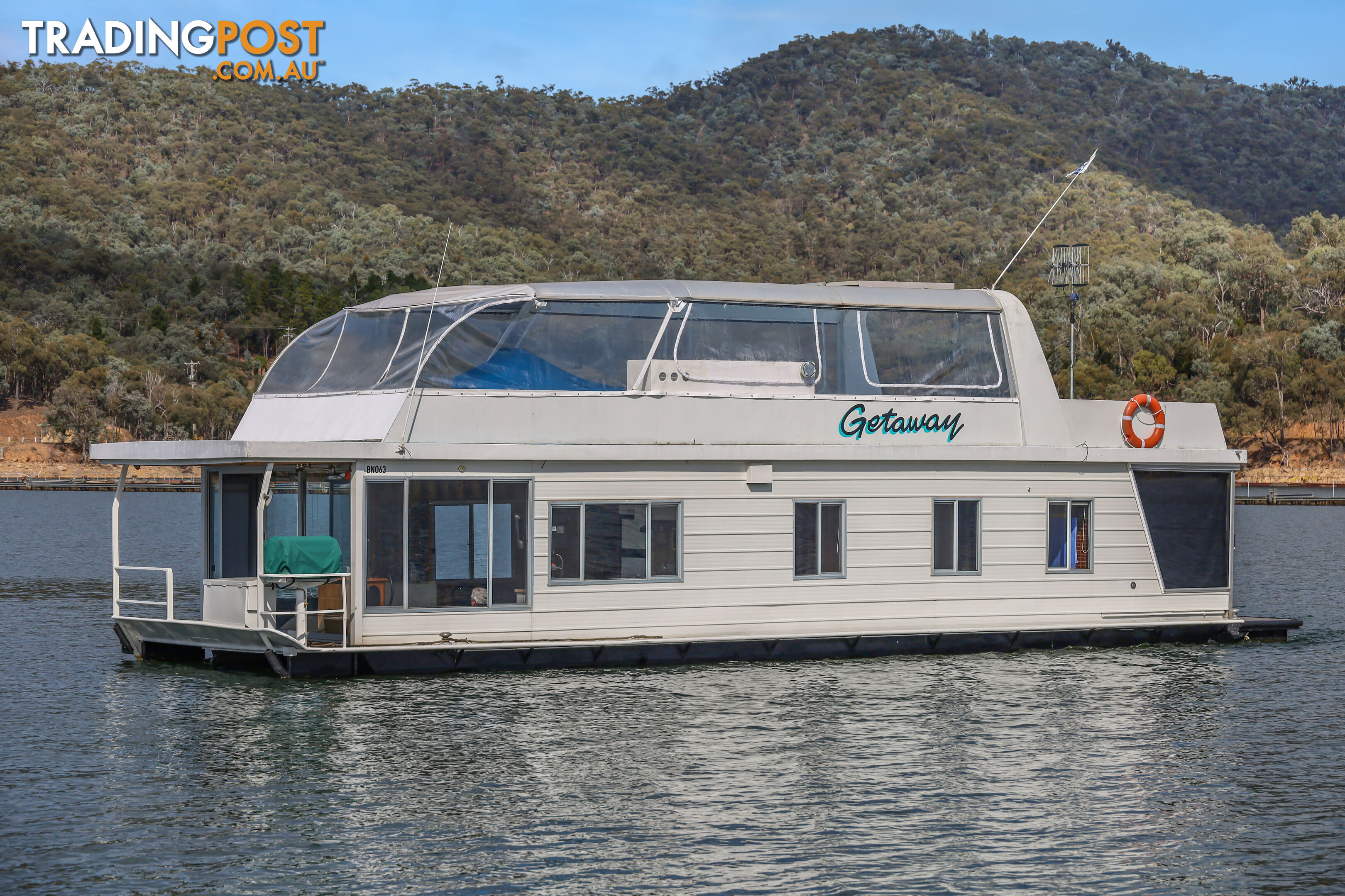 Getaway Houseboat Holiday Home on Lake Eildon