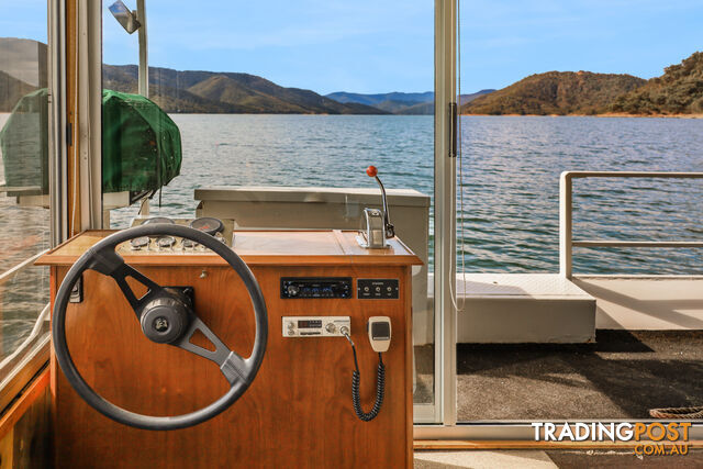 Getaway Houseboat Holiday Home on Lake Eildon