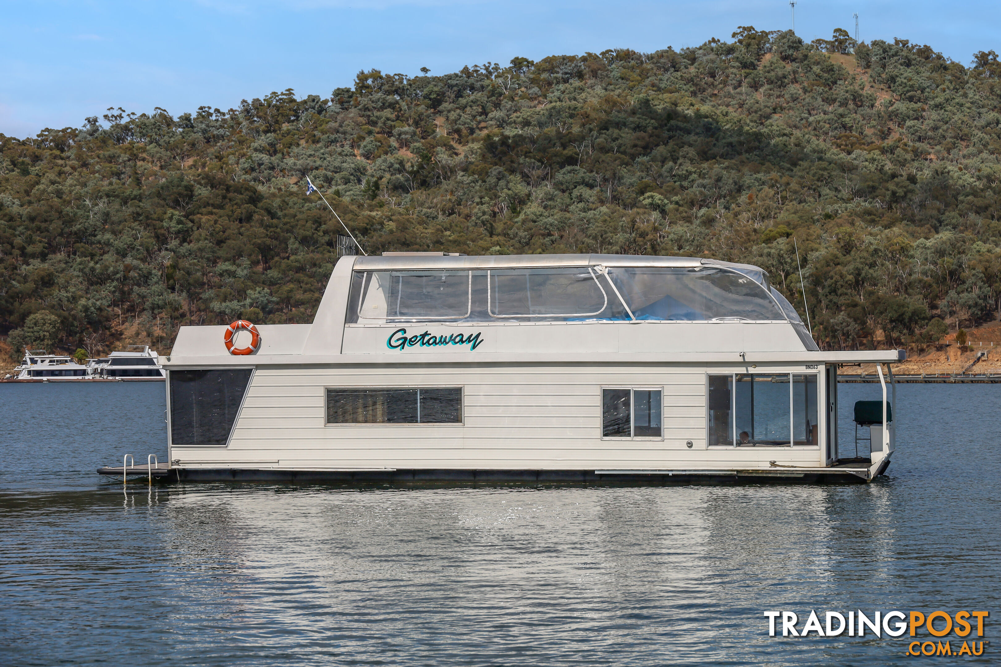 Getaway Houseboat Holiday Home on Lake Eildon